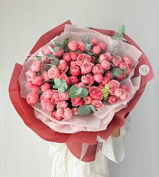 Букет "Пиони роуз" M из пионовидной спрей розы и эвкалипта